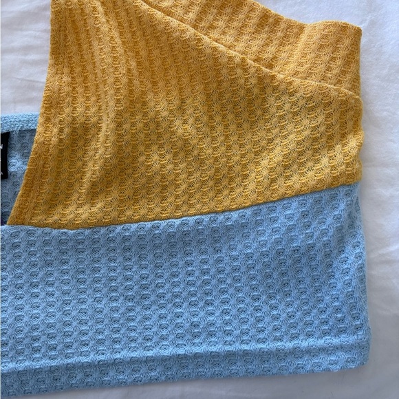 Colorblock Halter Top - Picture 2 of 3